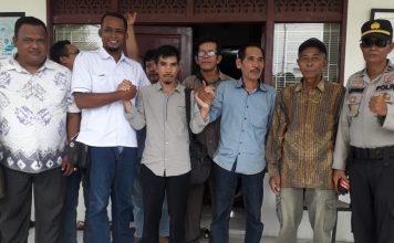 Musyawarah soal portal antara warga Desa Antar Baru dengan PT.BPP, mendapat pengamanan dari Kodim dan Polres Batola