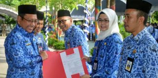 Setda Banjar, serahkan secara simbolis SK kenaikan pangkat 721 di lingkungan Pemkab Banjar