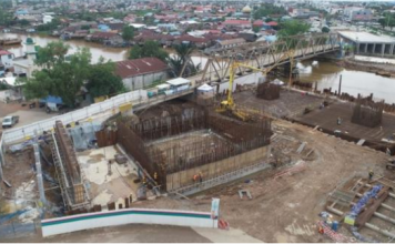 Pengerjaan Jembatan Sei Alalak ( Kayu Tangi 1 ) ditargetkan rampung akhir 2020 dan menjadi jalur utama yang menghubungkan kota Banjarmasin dan Kalteng