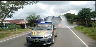 Putus mata rantai Covid-19, Polres Batola lakukan penyemprotan Disinfektan di kawasan Jalan Trans Kalimantan Anjir Muara