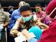 Dalam upaya memutus mata rantai Covid-19, Wabup Batola, motori pembagian masker gratis di Terminal Handil Bakti