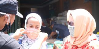 Dharma Wanita Kabupaten Banjar, bagikan paket sembako dan masker gratis kepada warga terdampak Covid -19