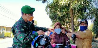 Dukung pemutusan mata rantai pandemi Corona, Asosiasi Kepala Desa Mandastana, bagikan masker