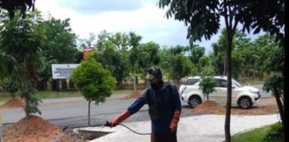 Areal TH2TI di kawasan komplek perkantoran pemprov Kalsel, dilakukan penyemprotan Disinfektan