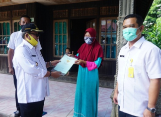 Bupati Balangan Bagikan Sertifikat tanah gratis kepada warga Desa Baruh Panyambaran