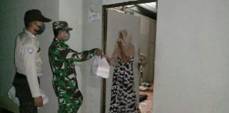 TNI -Polri, bagikan menu berbuka puasa dan sahur untuk warga Tamban, terdampak Corona