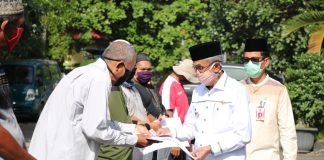 Bupati Banjar, serahkan BST DD bagi warga pedesaan terdampak Covid-19