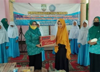 Hari Kesatuan Gerak PKK Ke-48, TP. PKK Balangan, salurkan bantuan logistik ke Pondok Pesantren