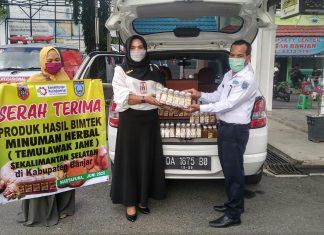 Disperindag Kabupaten bagikan 600 botol ramuan ” KEBAL ” Virus