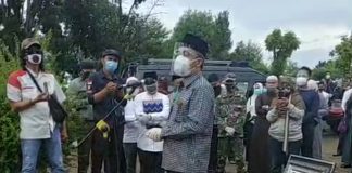 Bupati Banjar H.Khalillurahman, mendoakan almarhum Nadjmi Adhani