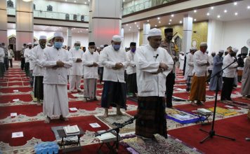 Bupati H.Ansharuddin bersama masyarakat Balangan gelar sholat hajat sambut 1 Muharram