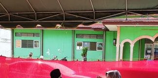 Bupati H.Khalillurahman menggunakan hak pilihnya di TPS 01 Jalan Perwira Martapura