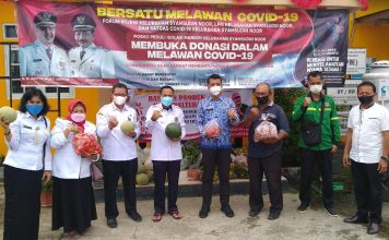 Dinas TPH Kalsel bagikan buah dan sayur untuk warga terpapar virus corona