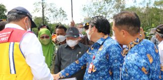 Anggota Komisi V DPR-RI Syaifullah Tamliha dan rombongan tinjau proyek jalan Sungai Ulin -Mataraman