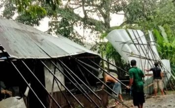 Sejumlah rumah warga di Karang Intan Sabtu sore disapu puting beliung