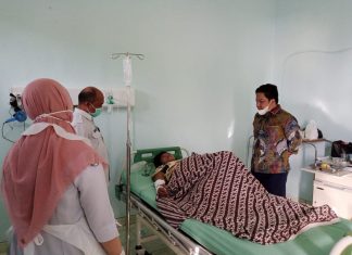 Ketua DPRD HM Rofiqi, jenguk pasien tidak mampu yang dirawat di RSUD Ratu Zalecha