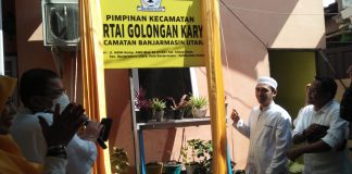 H. Yuni Abdi Nur Sulaiman meresmikan kantor Golkar Kecamatan Banjarmasin Utara
