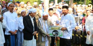 Gubernur Kalsel serahkan sapi kurban bantuan presiden RI kepada pengurus Masjid Al Karomah Martapura