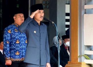 Jadi inspektur upacara peringatan hari pahlawan, H.Saidi Mansyur bacakan sambutan Mensos RI
