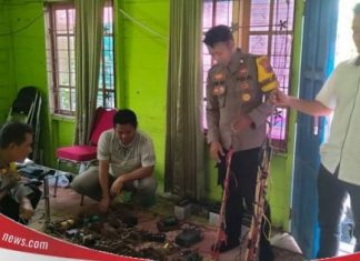 Melalui pendekatan persuasif, puluhan alat setrum rakitan diserahkan warga ke Polisi