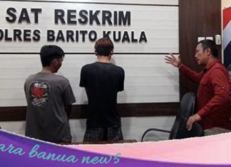 Dua pelaku penjambret handphone diringkus polisi dan diamuk warga di Anjir Muara