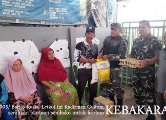 Peduli korban kebakaran Belawang, Dandim 1005 Barito Kuala kunjungi para korban dan serahkan bantuan sembako