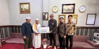 Bank Kalsel salurkan bantuan kepada Masjid Agung Al-Karomah Martapura sebesar Rp. 50 juta