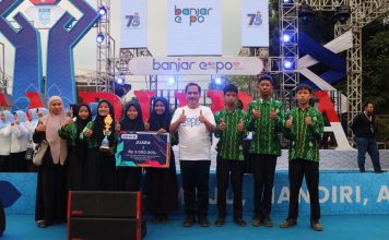 Tak menyangka juara kontes Mars Manis, Dewan SMP Negeri 2 Martapura Timur, bangga harumkan nama sekolah