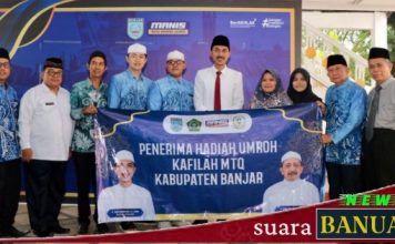 Empat orang qori-qoriah Kabupaten Banjar berprestasi diberikan umroh gratis