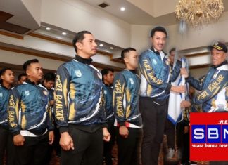 Saidi Mansyur melepas kontingen Kabupaten Banjar untuk berlaga di Porseni PGRI Kalsel di Tanah Laut