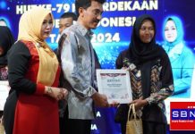 Malam ramah tamah, Bupati Saidi Mansyur berikan penghargaan untuk anggota Paskibara