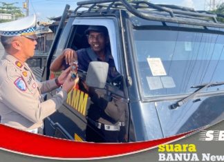 Cegah lakalantas akibat mengantuk, Satlantas Polres Batola bagikan minuman kopi gratis