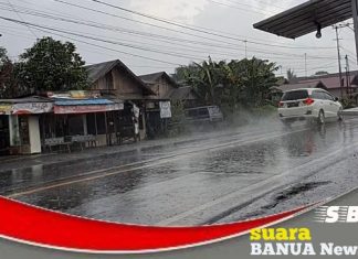 Hujan deras diserta angin kencang dan petir terjadi Kota Banjarbaru