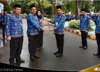 Setda HM Hilman menjadi pembina upacara apel HKN dilingkup Pemkab Banjar