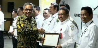 Pemkab Banjar menerima penghargaan MCP 2024 dari KPK RI
