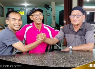 Akhiri keriuhan, sopir truk dapuk Kapolsek Anjir Pasar menjadi ayah angkat