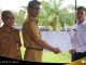 Wakil Bupati Akhmad Fauzi menyerahkan secara simbolis 596 SK CPNS dan PPPK formasi 2024