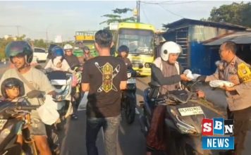 Komunitas TFTT Alumni Bintara Polri 2003 gelombang I bagikan 200 nasi kotak di hari ulang tahunnya