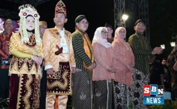 Walikota Banjarmasin meriahkan Karnaval Budaya Nusantara JKPI ke-11 di Yogyakarta dengan busana adat Banjar