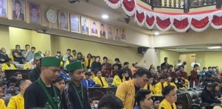 Mahasiswa Kalsel masuki gedung DPRD Provinsi, bicarakan tuntutan intens selama satu jam lebih