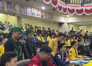 Mahasiswa Kalsel masuki gedung DPRD Provinsi, bicarakan tuntutan intens selama satu jam lebih