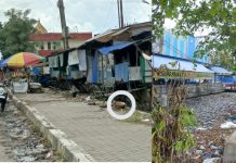 Ruang publik di dekat pasar Ahad Kertak Hanyar tak terawat, ada pohon ditebang dan sungai penuh sampah?