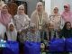 Ketua, TP PKK Kabupaten Banjar, serahkan bantuan paket sembako pada Safari Ramadhan hari ketujuh