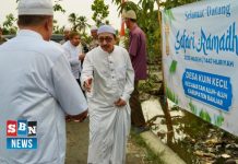 Wakil Bupati Banjar Safari Ramadhan ke Desa Kuin Kecil dan serahkan bantuan