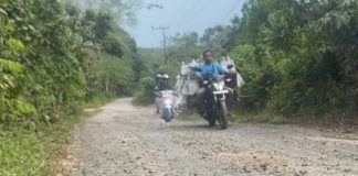 Truk batubara tetap beroperasi di malam hari meski Jalan Desa Biih ditutup Dishub Banjar