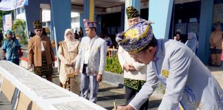 Bupati Saidi Mansyur pimpin upacara Hardiknas di Martapura