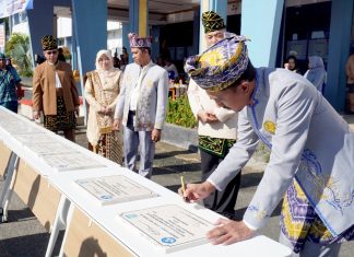 Bupati Saidi Mansyur pimpin upacara Hardiknas di Martapura