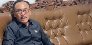 Pemerintah diminta tegas, Jalan Desa Biih rusak parah akibat truk tambang