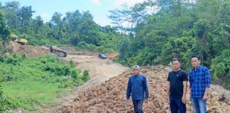 Camat Sungai Pinang tinjau peninggian jalan di Gunung Hatuang