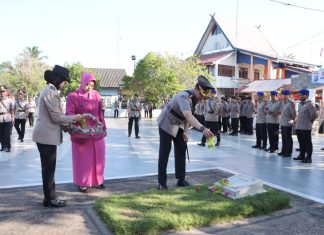 Jelang Hari Bhayangkara ke-80, Polres Batola ziarah dan tabur bunga di TMP Marabahan